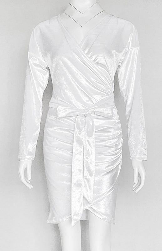 Sexy Samtkleid mit V-Ausschnitt, schmaler Passform, Schlitz und langen Ärmeln – perfekt für Cocktailpartys 