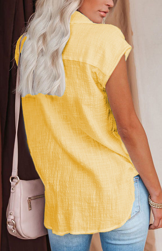 Leinenbluse mit Reverskragen, Knopfleiste, Raglanärmeln und abgerundetem Schlitz am Saum 