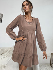 Robe classique à manches longues en polyester pour femmes, idéale au quotidien. 