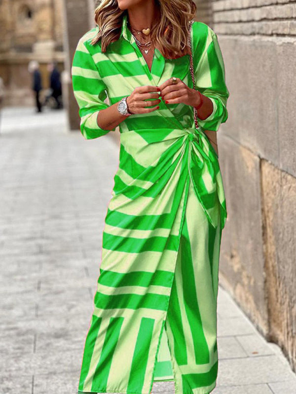Bedrucktes Kleid mit Laternenärmeln, Bindeband und Reversschlitz, kontrastfarbener, mittellanger Rock 