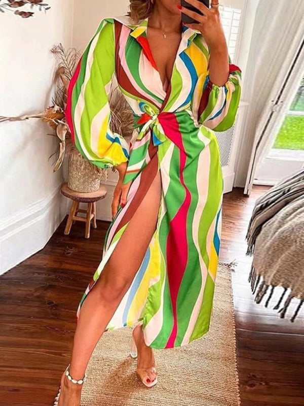 Bedrucktes Kleid mit Laternenärmeln, Bindeband und Reversschlitz, kontrastfarbener, mittellanger Rock 