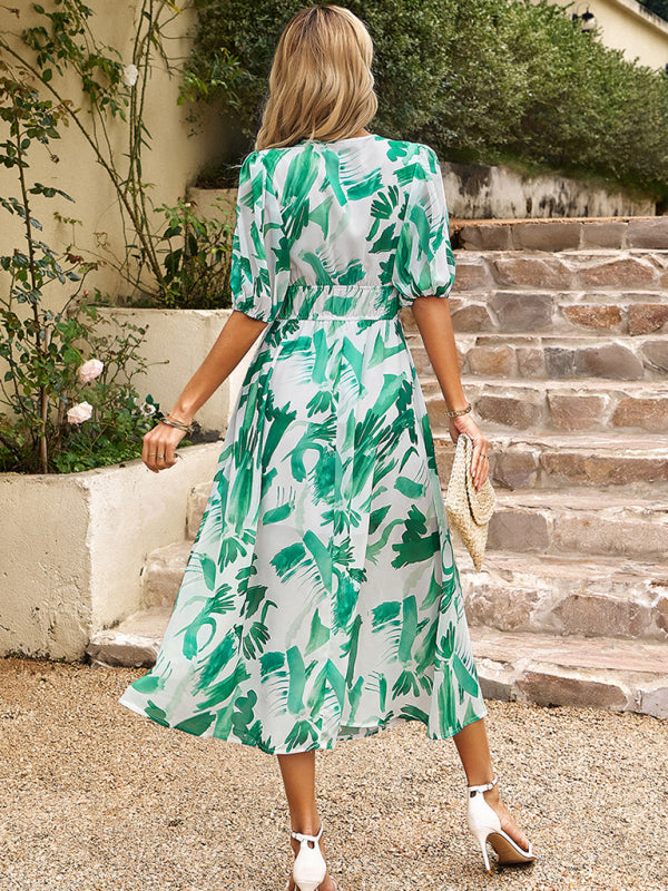 Elegantes, tailliertes Kleid mit V-Ausschnitt und Boho-Print für den Urlaub 