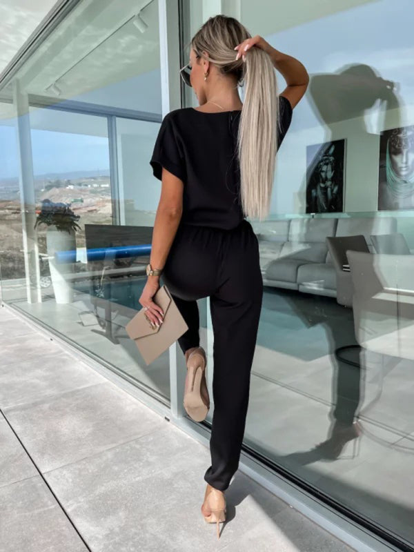 Kurzärmeliger Jumpsuit mit V-Ausschnitt, Eingrifftasche, elastischem Bund und Bindebändern, Bleistifthose und kurzem Schnitt 