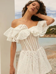 Süßes und sexy festliches Kleid mit einseitigem Halsausschnitt, Rüschensaum und Lochstickerei 