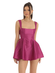 Kleid mit eckigem Ausschnitt, Schleife an der Taille und Trägern 