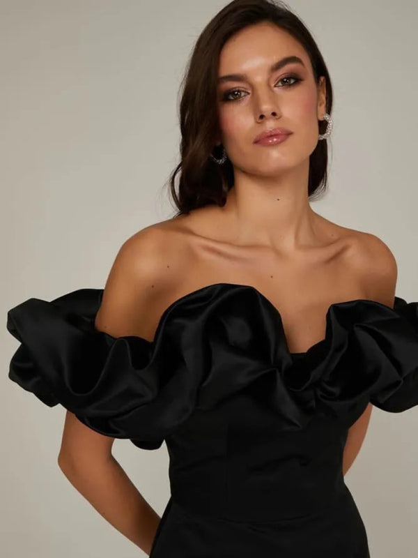 Neues einfarbiges schulterfreies Kleid mit bauchfreiem Oberteil 