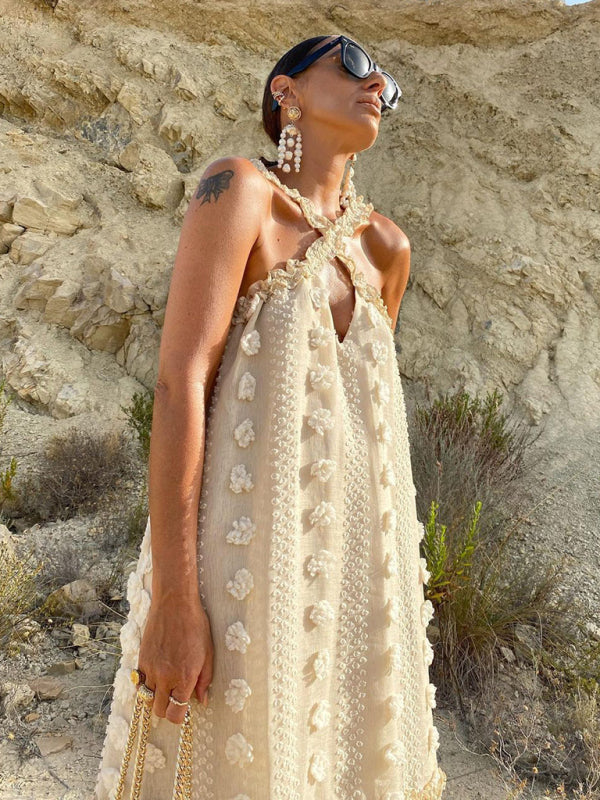 Robe dos nu pour femme, ornée de fleurs en relief et d'un motif « mopping cake ». 