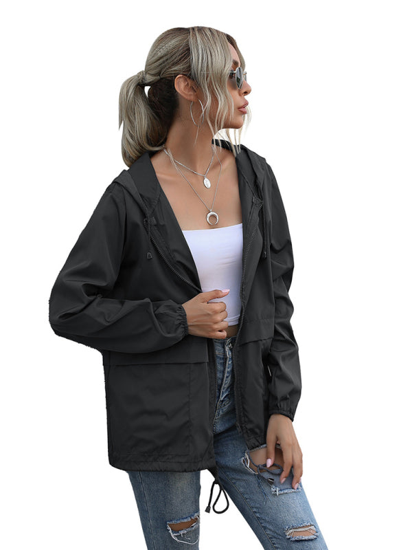 Neue leichte Damen-Regenjacke mit Reißverschluss und Kapuze, ideal für Outdoor-Aktivitäten wie Wandern. 