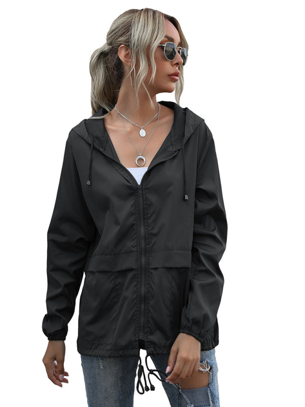 Neue leichte Damen-Regenjacke mit Reißverschluss und Kapuze, ideal für Outdoor-Aktivitäten wie Wandern. 