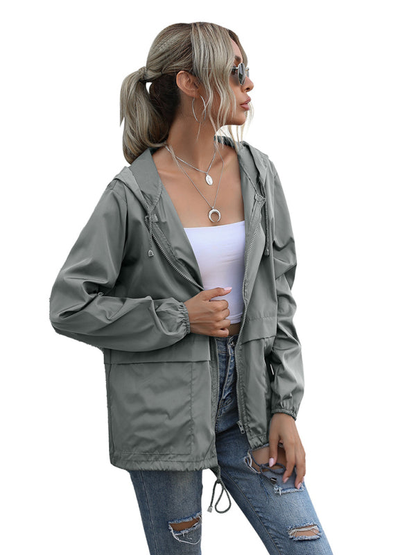Neue leichte Damen-Regenjacke mit Reißverschluss und Kapuze, ideal für Outdoor-Aktivitäten wie Wandern. 
