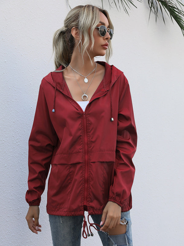 Neue leichte Damen-Regenjacke mit Reißverschluss und Kapuze, ideal für Outdoor-Aktivitäten wie Wandern. 