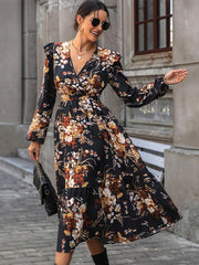 Damen-Herbstkleid mit Rüschengürtel und Print 
