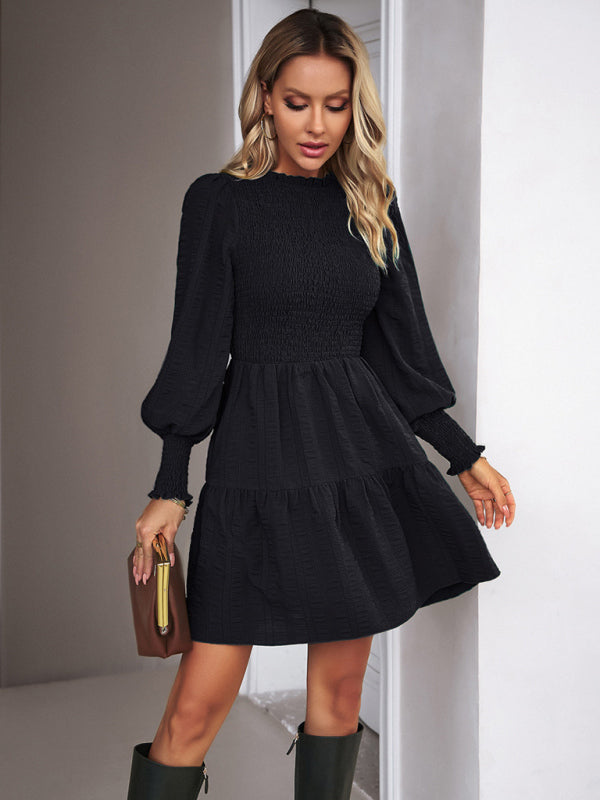 Damenkleid mit Falten, einfarbig, langärmelig 