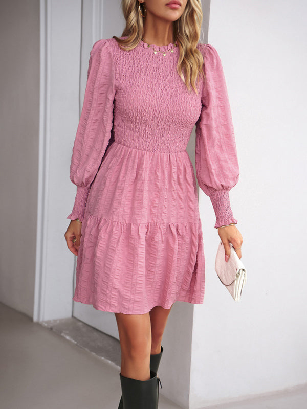 Damenkleid mit Falten, einfarbig, langärmelig 