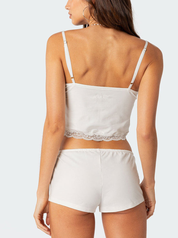 Ensemble deux pièces sexy pour femme : short et porte-jarretelles en dentelle, dévoilant le nombril. 