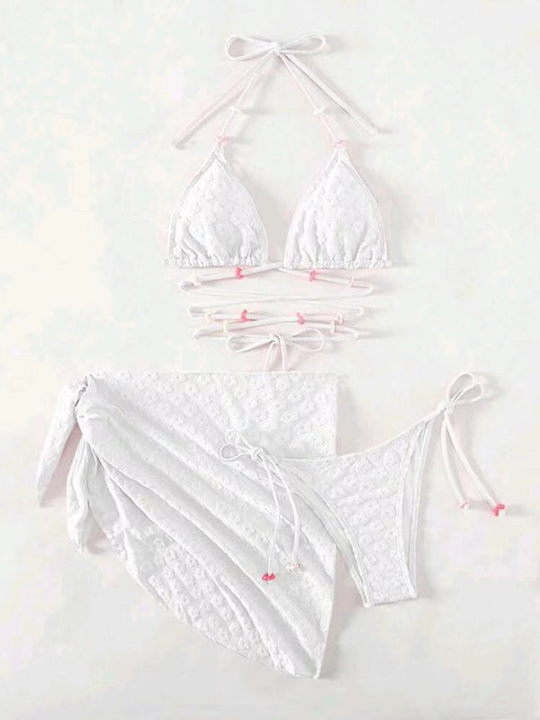 Feminine and cute three-piece bikini with floral lace pattern - Closther