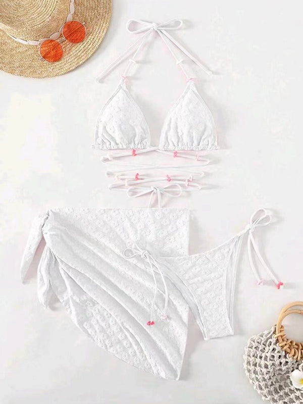 Feminine and cute three-piece bikini with floral lace pattern - Closther