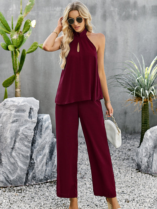 Ensemble deux pièces élégant et tendance pour femme, composé d'un haut dos nu sans manches et d'un pantalon droit. 
