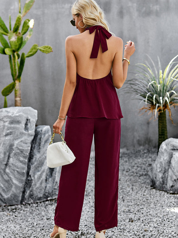Ensemble deux pièces élégant et tendance pour femme, composé d'un haut dos nu sans manches et d'un pantalon droit. 