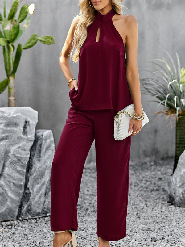 Ensemble deux pièces élégant et tendance pour femme, composé d'un haut dos nu sans manches et d'un pantalon droit. 