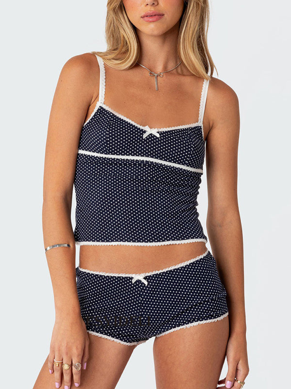 Ensemble deux pièces tendance pour femme : haut dos nu à pois, empiècements en dentelle et short sexy 