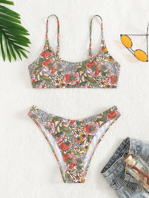 Neuer, bedruckter Bikini im Retro-Stil mit hohem Bund und Tube-Top – ideal für den Urlaub. 