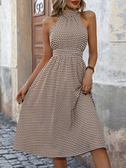 Neues, elegantes, ärmelloses A-Linien-Kleid mit Neckholder, hoher Taille und gerafftem Saum. 