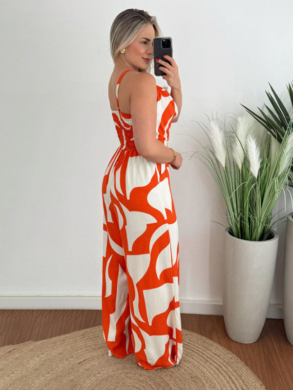 New fashionable commuting suspender jumpsuit straight trousers – closeup view