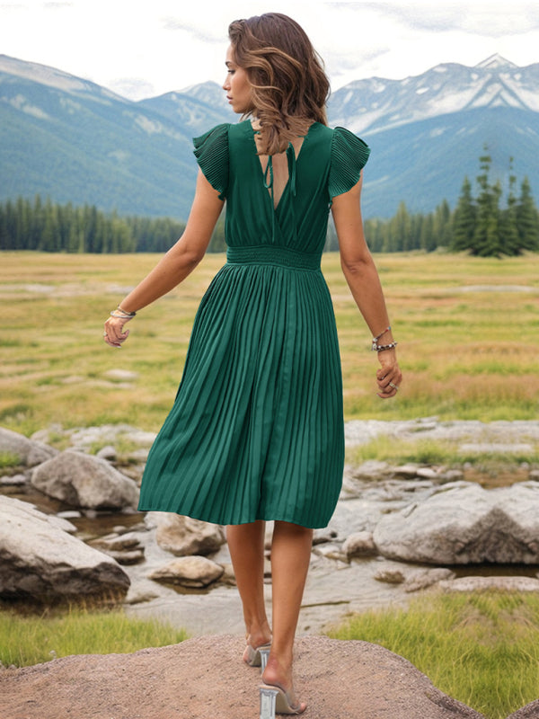 Neues, schlichtes und elegantes Faltenkleid mit V-Ausschnitt, hoher Taille und Falten. 