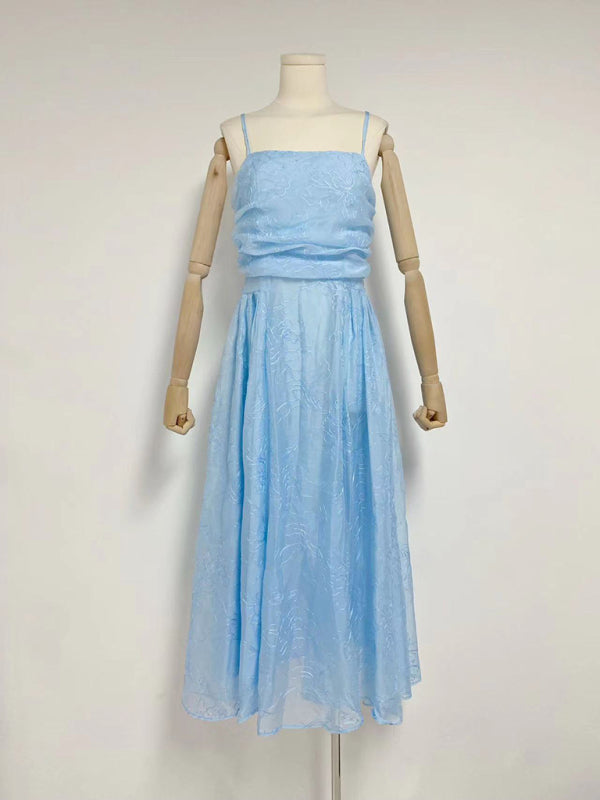 Neues trägerloses, tailliertes langes Kleid 