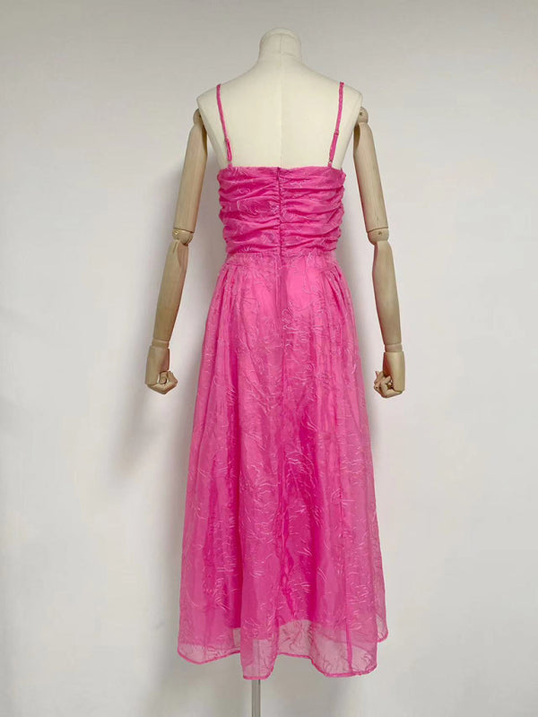 Neues trägerloses, tailliertes langes Kleid 