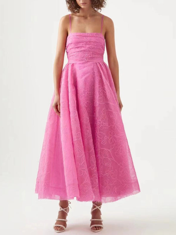 Neues trägerloses, tailliertes langes Kleid 