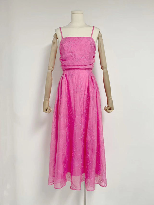 Neues trägerloses, tailliertes langes Kleid 