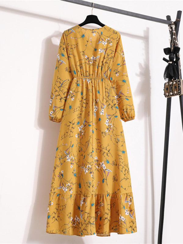Langes, langärmeliges Chiffonkleid mit Rundhalsausschnitt, taillierter Passform und Blumenmuster, das die Taille betont 