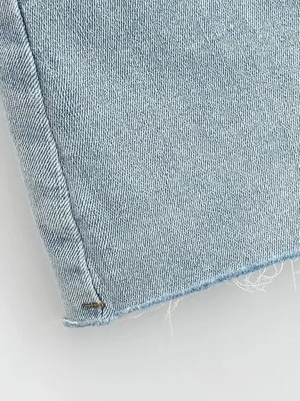 Heißer, hochtaillierter, elastischer, hüftbedeckender, figurbetonter A-Linien-Jeansrock mit offener Kante und blickdichtem Saum. 