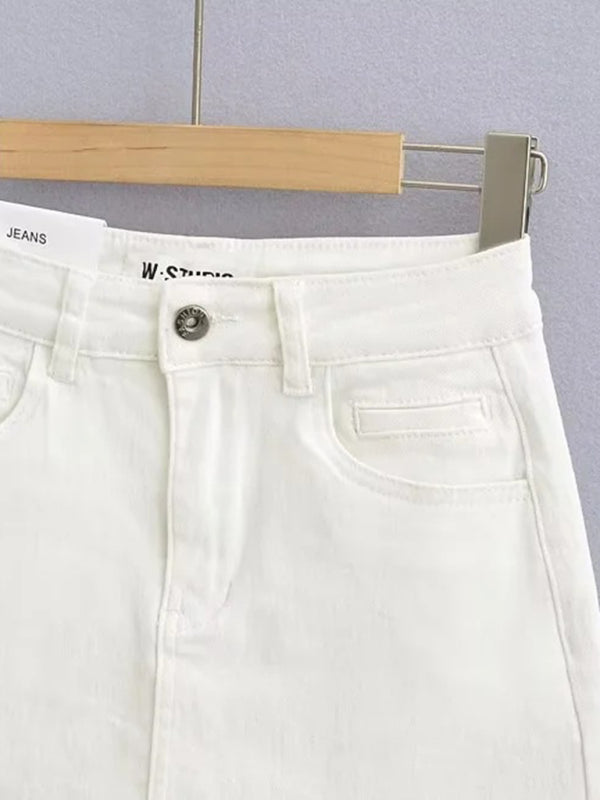 Heißer, hochtaillierter, elastischer, hüftbedeckender, figurbetonter A-Linien-Jeansrock mit offener Kante und blickdichtem Saum. 