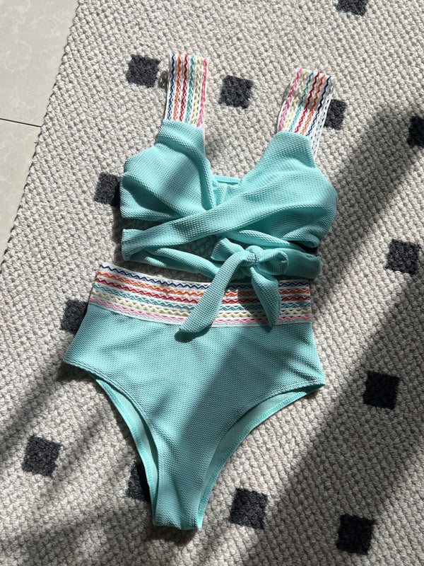 Neuer zweiteiliger Badeanzug der Rainbow Ribbon Serie mit hohem Bund 