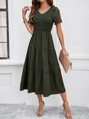 Neues einfarbiges Kurzarmkleid mit V-Ausschnitt 