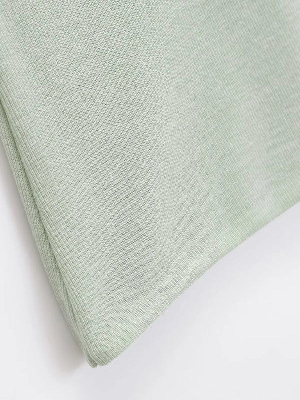 Neues Design mit verdrehtem Einlinienkragen, sexy, figurbetontes, einfarbiges T-Shirt für heiße Mädchen 