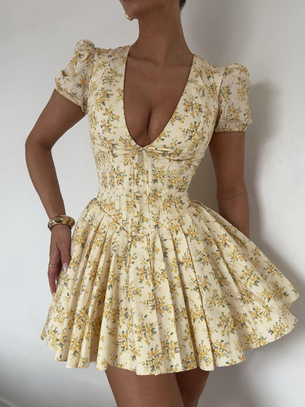 Neues sexy Kleid mit tiefem V-Ausschnitt, schmaler Taille, kurzen Ärmeln, mittellangen Falten und Blumenmuster 