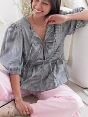 Neue Damenmode: Gestreifte Blusen mit Schnürung 