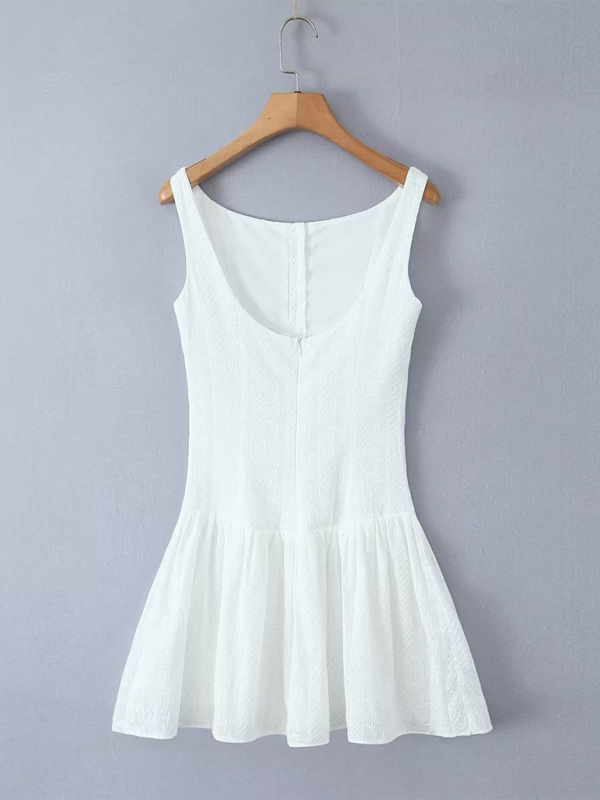 kurzes, einreihiges Spitzenkleid mit einem Träger, großem Rückenausschnitt und schmaler Krempe. 