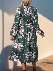 Elegantes Kleid mit hohem Bund, langen Ärmeln und Stehkragen im neuen Retro-Print 