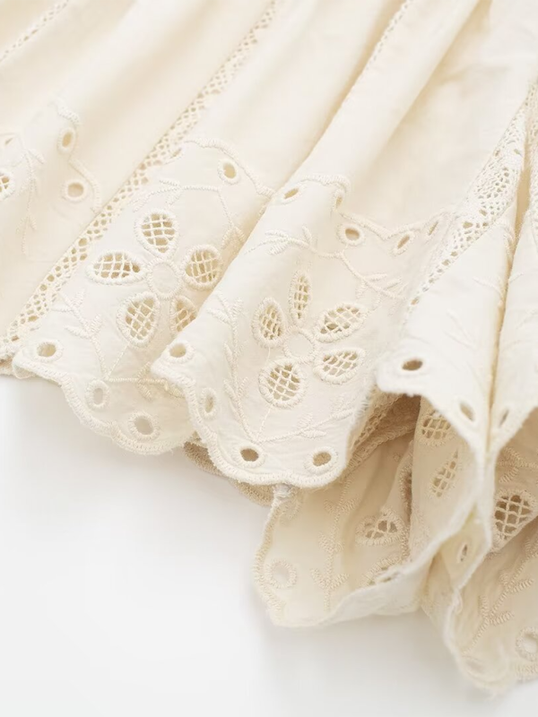 short beige brodé pour femme 