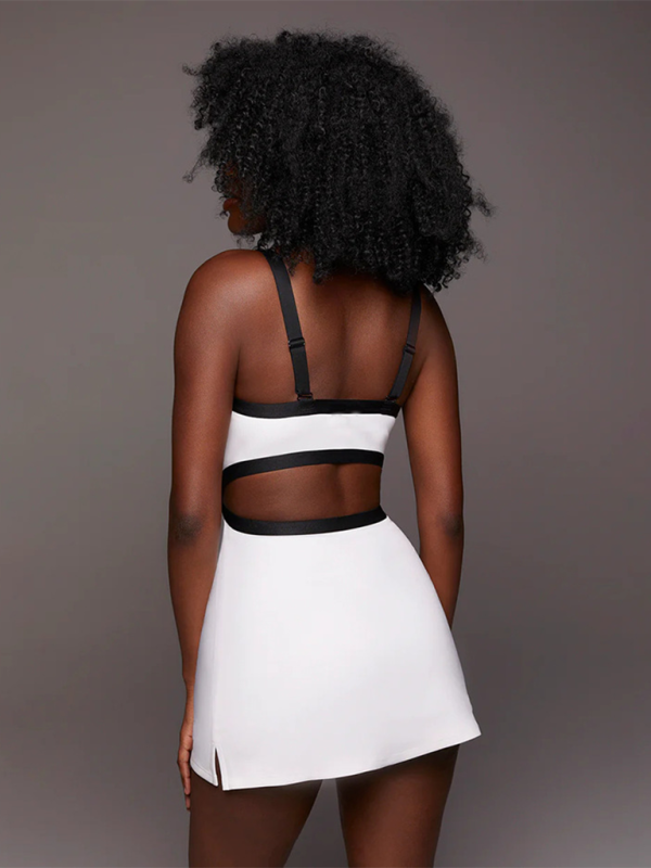 Neues, farblich kontrastierendes, schlichtes, blickdichtes und bequemes Yoga- und Tennis-Kleid für Damen mit Gürtel. 