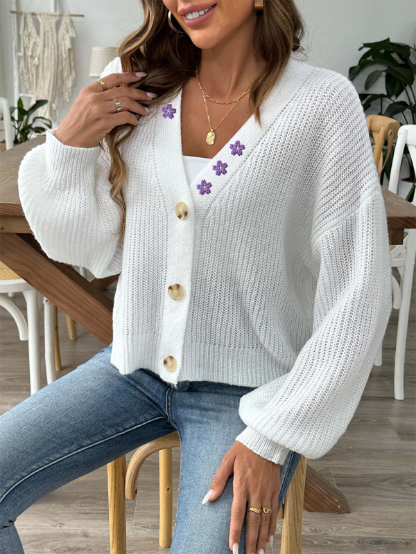 Gilet court à boutons et broderies florales 