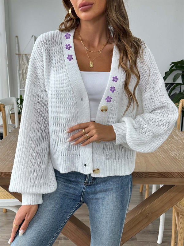 Gilet court à boutons et broderies florales 