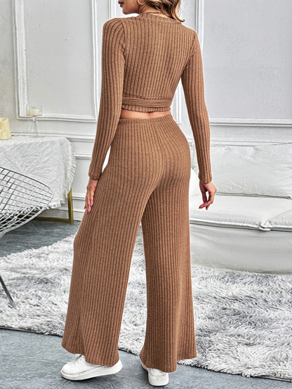 Woman wearing an autumn and winter long-sleeved solid color textured two-piece suit with slight fabric elasticity and deep V design.