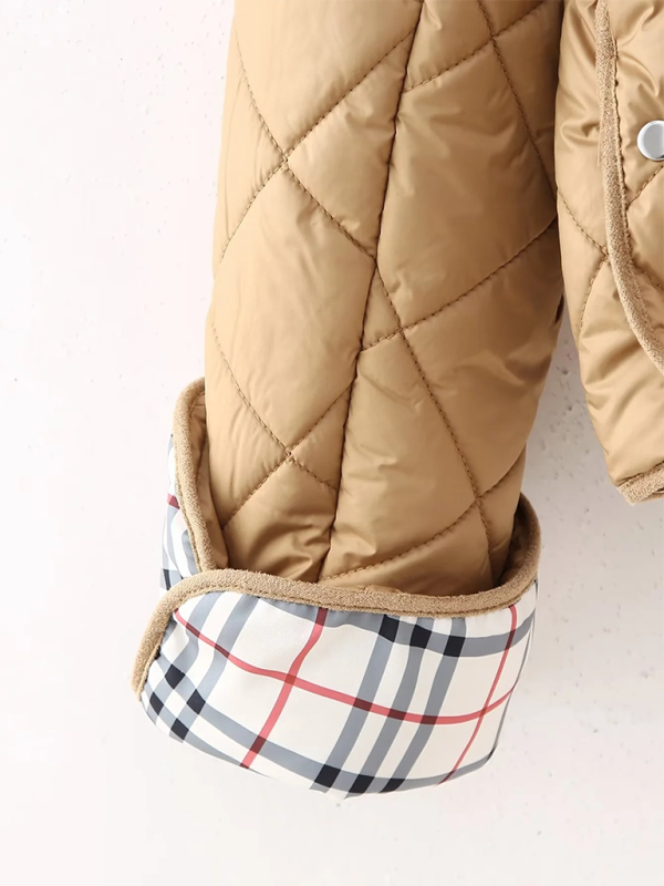 Neue Damen-Baumwolljacke mit Rautensteppung und Kapuze 