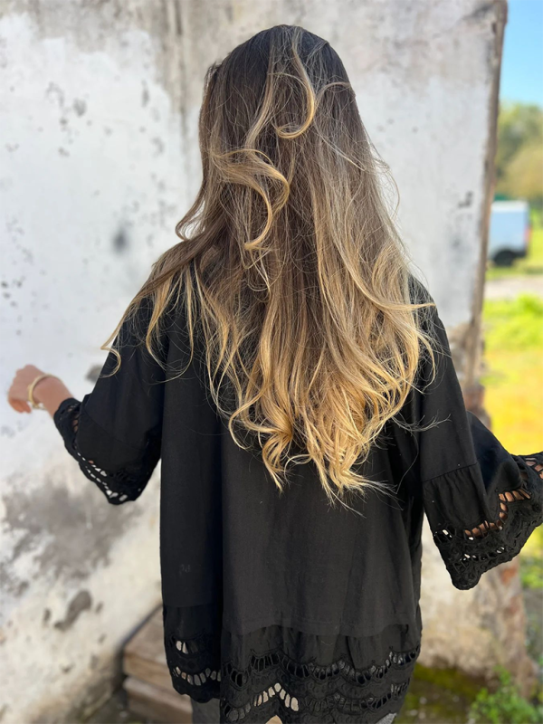Chemise à manches évasées en dentelle pour femme avec boutons ajourés 